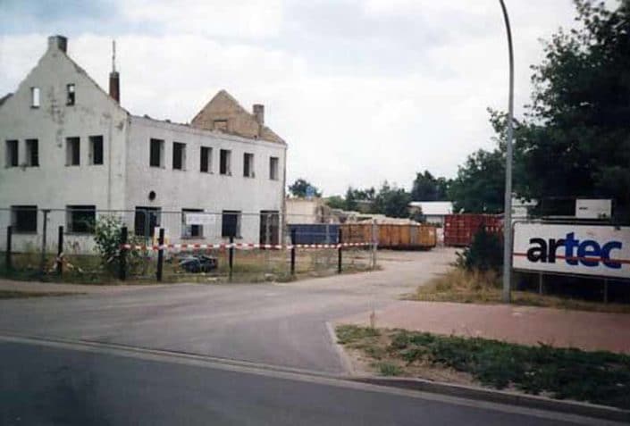 Im Jahr 2001 wurde das Hauptgebäude der Messerschmiede abgerissen, um Platz für den neuen Lidl-Markt zu schaffen.