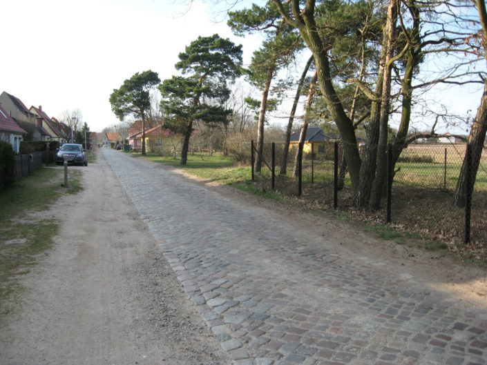 Havelhausener Straße im April 2014; Blickrichtung Dorfstraße