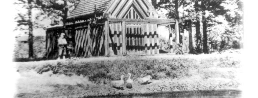 Alte Kapelle mit Löschteich