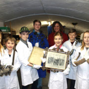 HistoryKids zu Besuch im Depot des Kreismuseums (Foto: Babett Wiechmann)