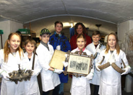HistoryKids zu Besuch im Depot des Kreismuseums (Foto: Babett Wiechmann)