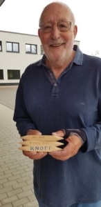 Gerhard Kurz mit einem Knott (Foto: Ulrike Unger)
