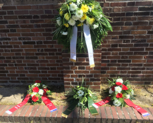 Kranzniederlegung am Mahnmal am 18. April 2020 (Foto: Giso Siebert)