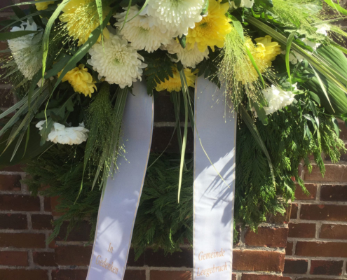 Kranzniederlegung am Mahnmal am 18. April 2020, Kranz der Gemeinde Leegebruch (Foto: Giso Siebert)