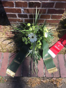 Kranzniederlegung am Mahnmal am 18. April 2020, Gebinde des HGBV (Foto: Giso Siebert)