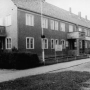 Das alte Rathaus an der Birkenallee/Robert-Koch-Platz um 1990
