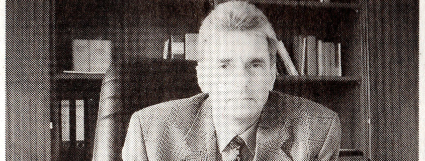 Bürgermeister Horst Eckert 1993 an seinem Schreibtisch im neuen Rathaus im Eichenhof (Wochenspiegel vom 24.2.1994)